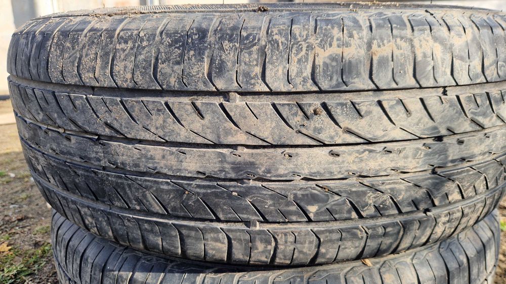 Две шины 215/65/16