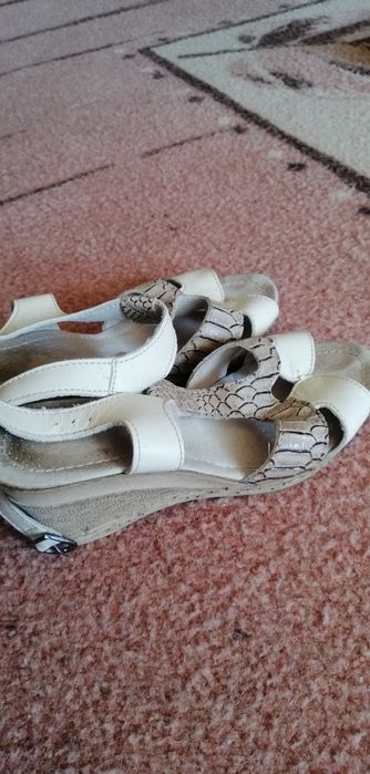 Летни сандали цвят слонова кост, нови, много са леки и подходящи за вс