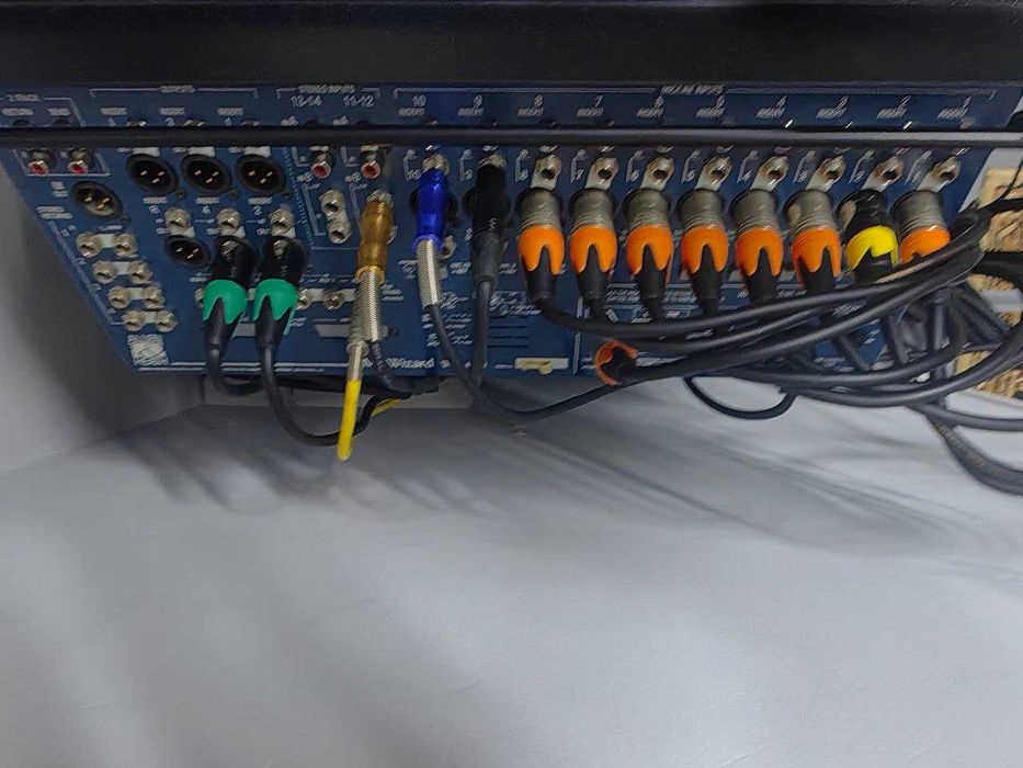 Продам микшерный пульт Allen & Heath MixWizard 14:4:2