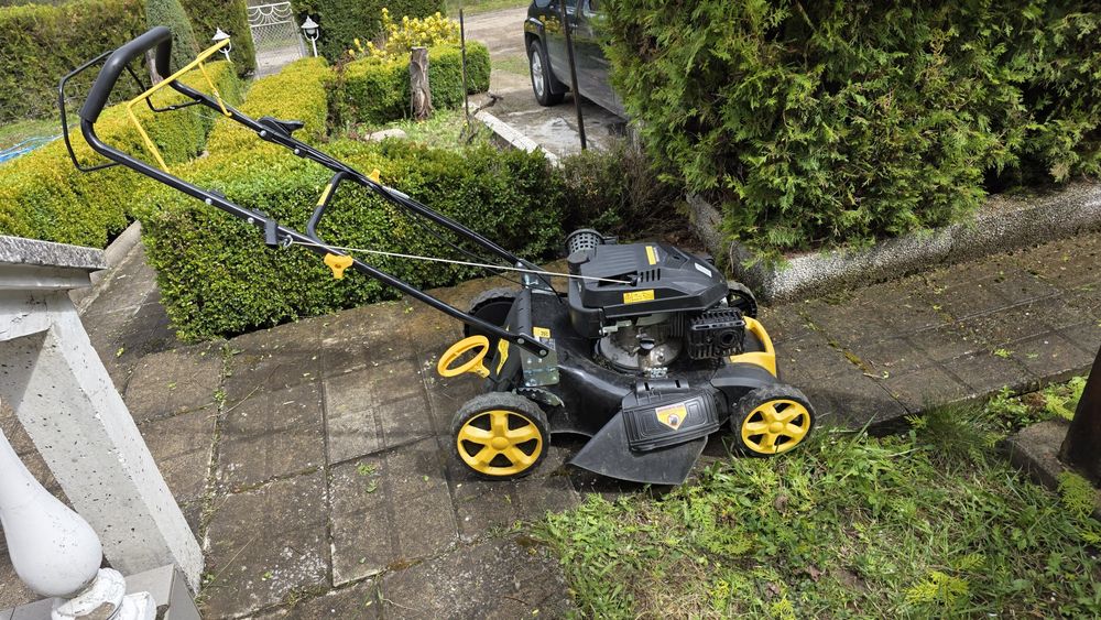 Продавам самоходна косачка Dohn Gardener