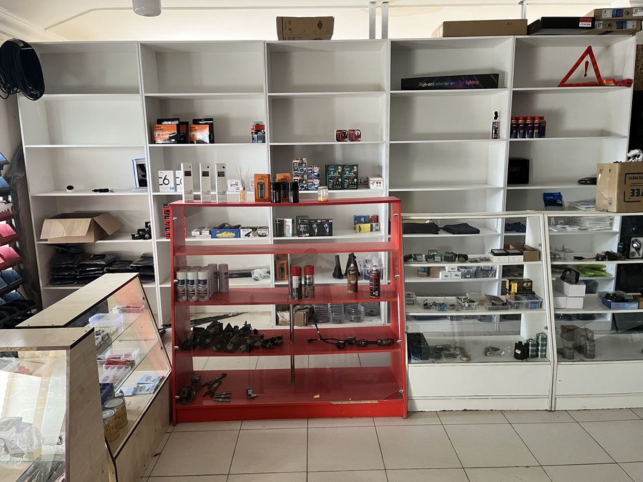 Продаются полки, стеклянные витрины