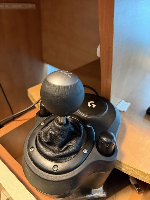 ЦЯЛ геймърски сетъп + волан g920