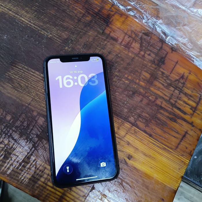 IPhone 11 в хорошем состояние