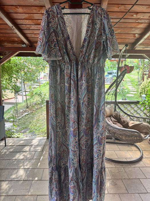 Rochie 1XL cu imprimeu floral si maneci scurte cu decolteu in V