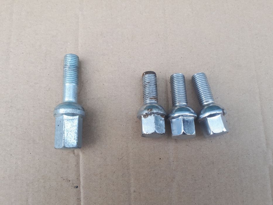 Болты оригинальные на диски.