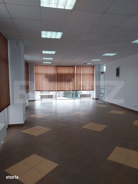 Spatiu comercial, 110 mp, etajul 1, vitrina, zona Burdujeni