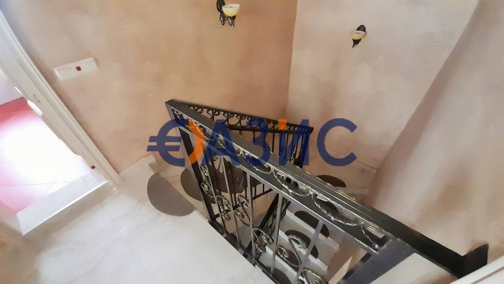 Петстаен апартамент с изглед към морето и планината в Свети Влас в