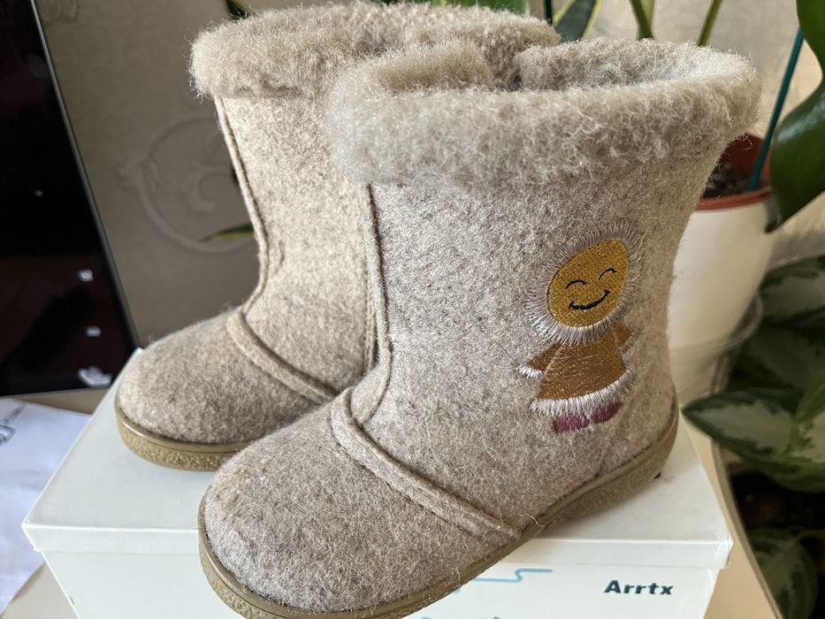 Сапоги зимние и валенки для девочки