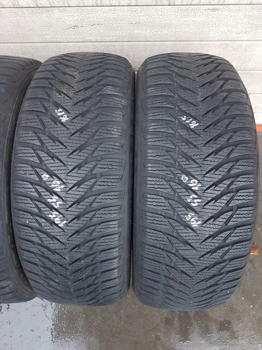 Зимни гуми 4 броя GOODYEAR UltraGrip8 195 55 R16 дот 1615