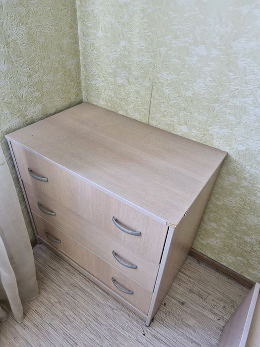 Комод с тремя ящиками