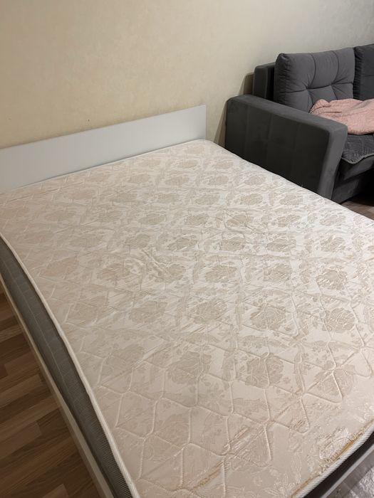 Продам кровать с матрасом