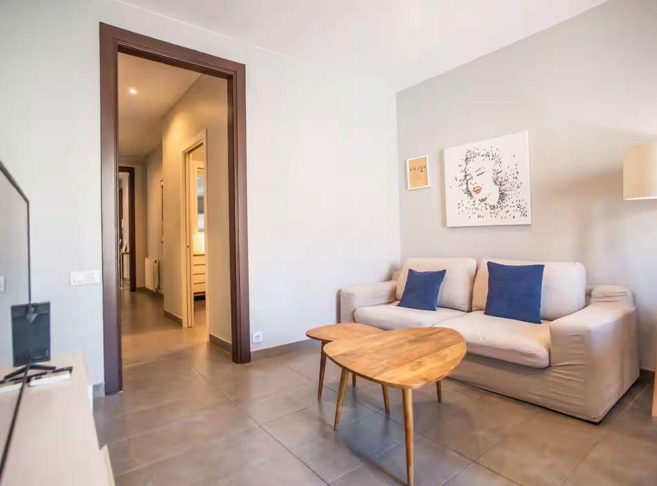 Дава се под наем Двустаен апартамент в София, Витоша - 66 кв.м за 438.6 € - Снимка #2