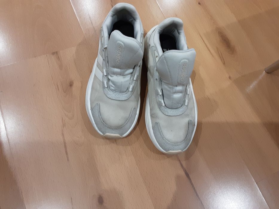 Кроссовки спорт адидас