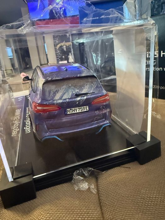 Macheta Spark RARE 1/18 BMW iX5 Hydrogen SURFACING Es Devlin Art Basel Noua