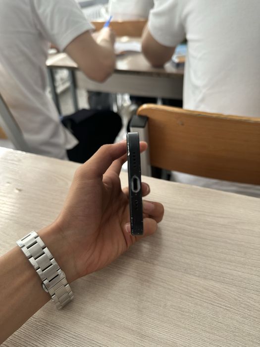 Обменяю айфон 13