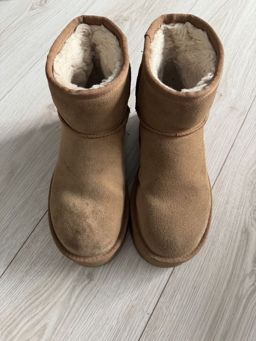 Обувки UGG.