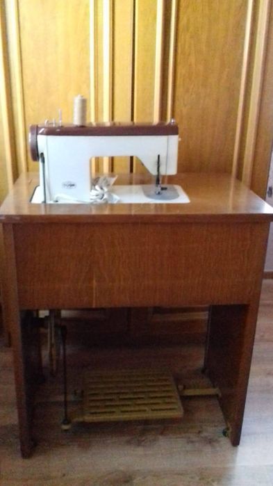 Vindem mașina de cusut