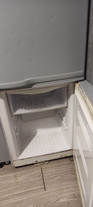 Отдам даром холодильник