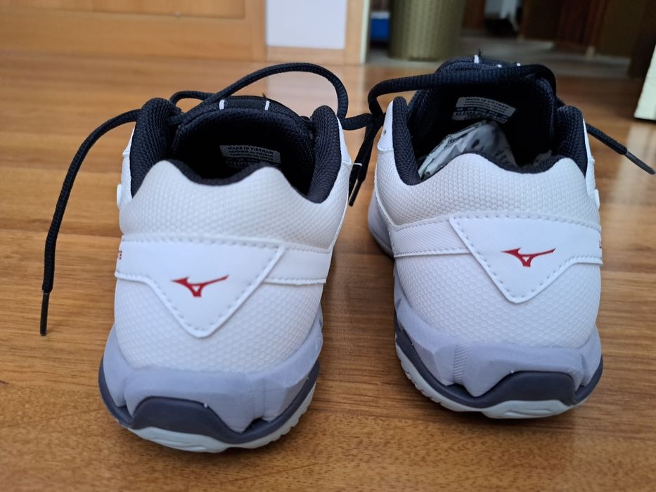 Маратонки Mizuno Wave Phantom 3