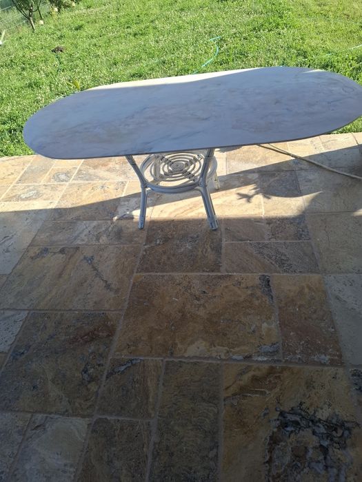 Masa marmura roz lungime 145 cm latime 80 cm