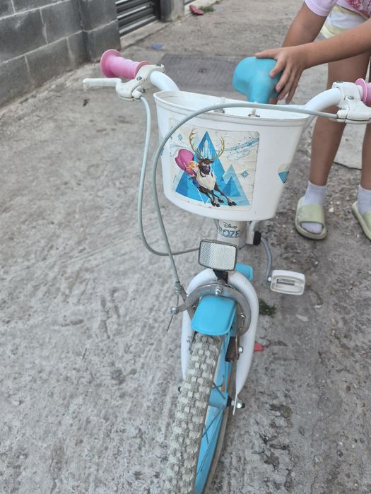 Vand bicicleta fetite cu frozen