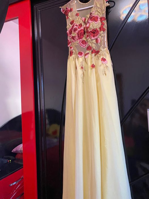 Vand rochie elegantă.