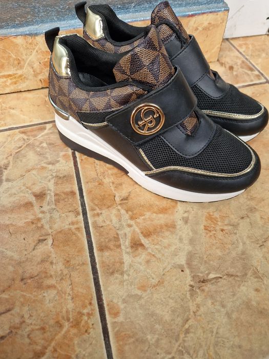 Adidasi superbi masura 37
