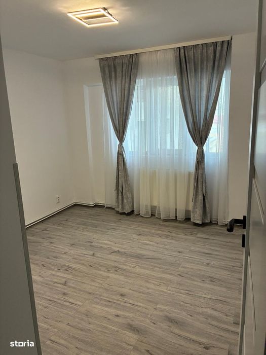 Apartament de închiriat 3 camere renovat | Ultracentral, Campina
