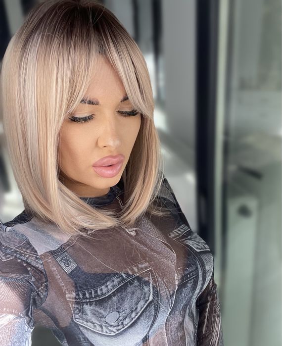 Peruca  blond / saten cu suvite , lungime medie