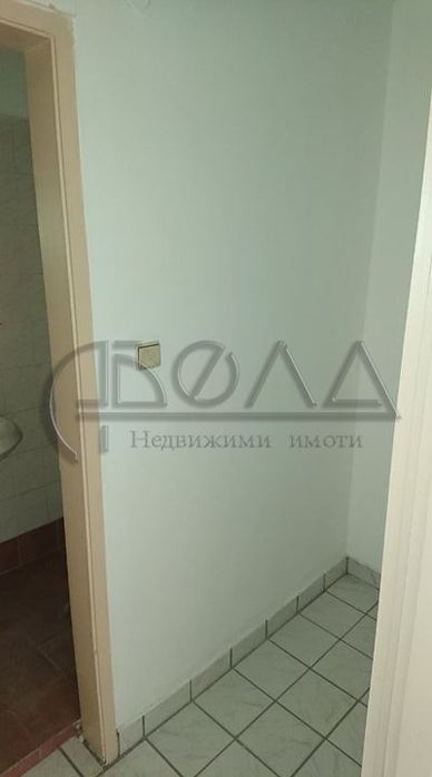 Дава се под наем Офис в София, Хладилника - 200 кв.м за 1000 € - Снимка #4