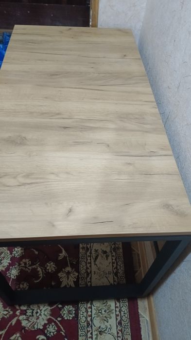Срочно продаётся стол состояние новая цвет дубовый ширина 80 длина 130