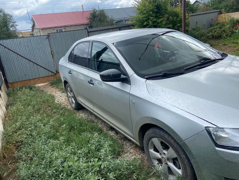 Продам машину skoda Rapid
