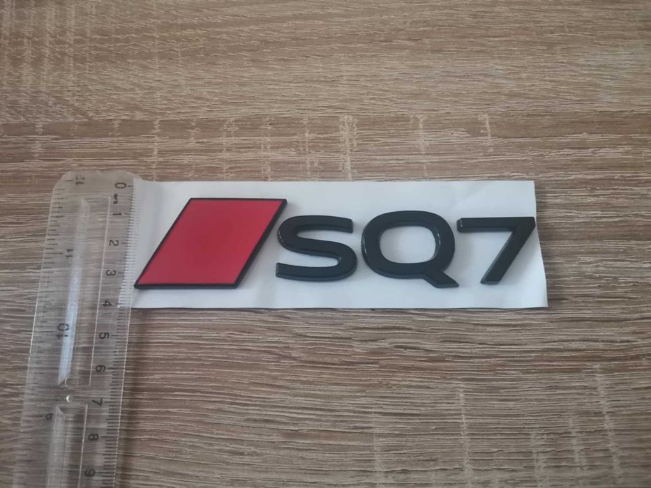 емблема Audi SQ7 нов стил черно с червено