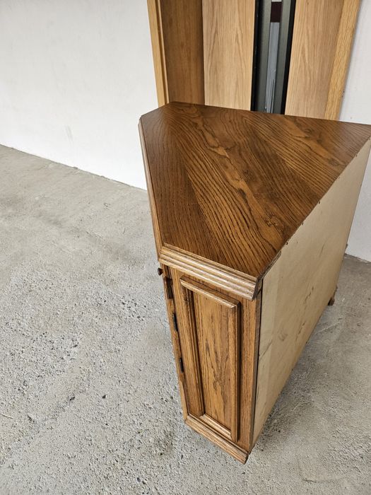 Comodă pe colț de lemn