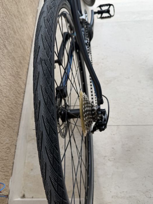 Bicicleta aluminiu sosea/gravel/ hybrid/ trekking Boardman HYB 8.6 noua