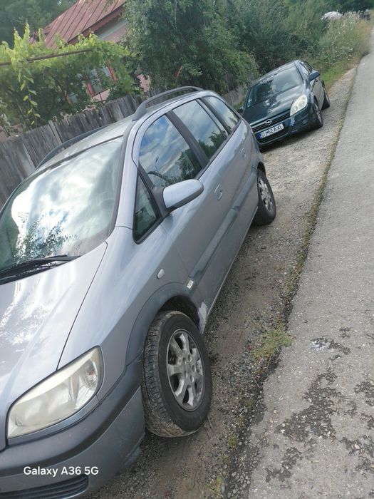 Vând Opel Zafira