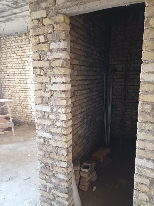 3 xonalin Kvartira sotiladi