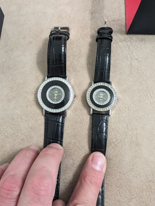 Продам пару часов