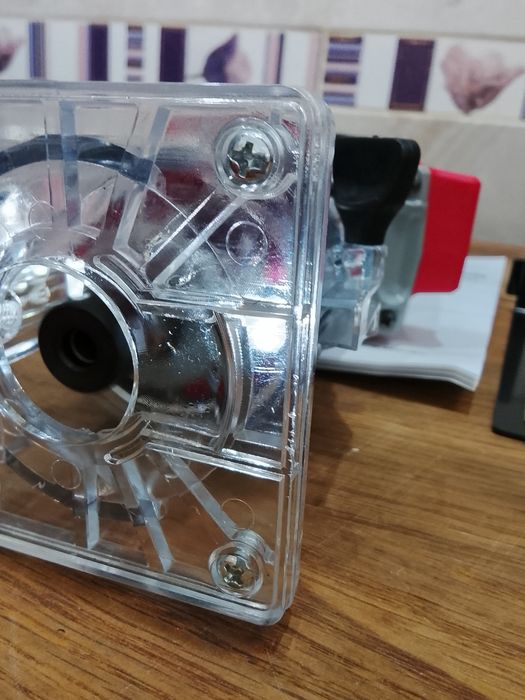 Freza pentru canturi Milwaukee cu o baterie de 6A Nou