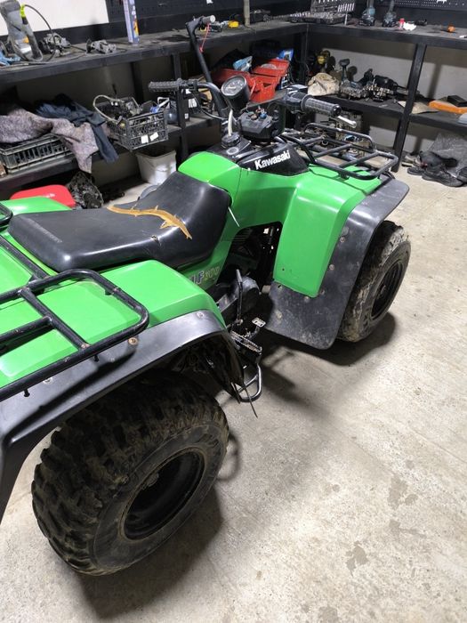 Vând piese Kawasaki KLF 300