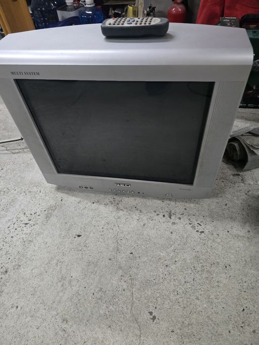 Телевизор НЕО 21 инча с дистанционно. Работещ.