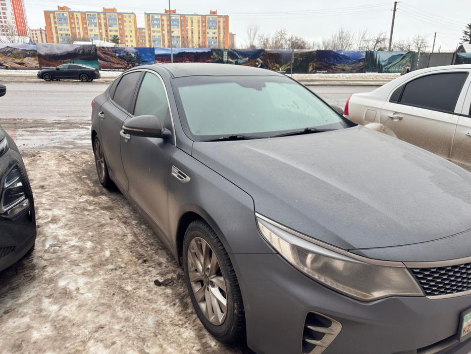 Машина киа К5 2016 года