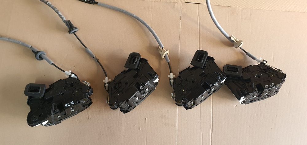 Broasca incuietoare usa fata spate stanga dreapta passat b8