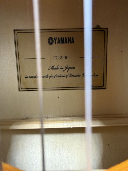 Gitara sotiladi Yamaha