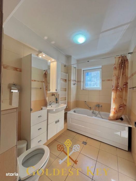 In centrul orasului! Apartament cu 4 camere si 2 terase! 80 mp utili