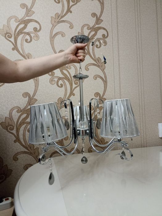 Люстра  пятирожковая