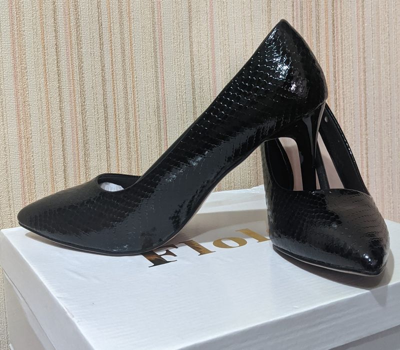 Стильные женские туфли