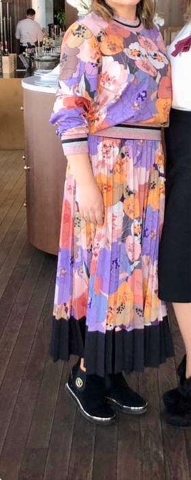 продам красивый костюм