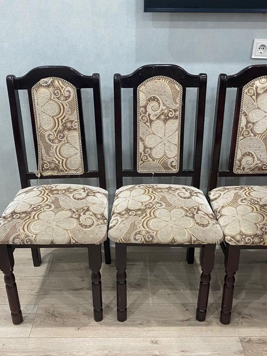 Продаю стол и стулья