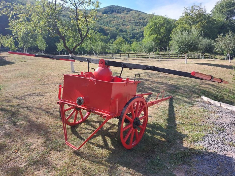 Pompa de stins incendii rustica-obiect de decor/ colectie